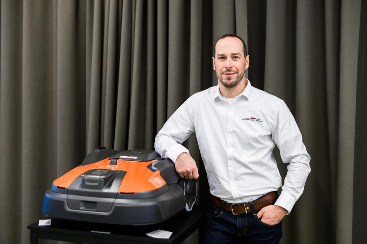 Robotfűnyírók a sportpályák szolgálatában: Szakértői előadásunk a legújabb technológiákról Előnézeti kép