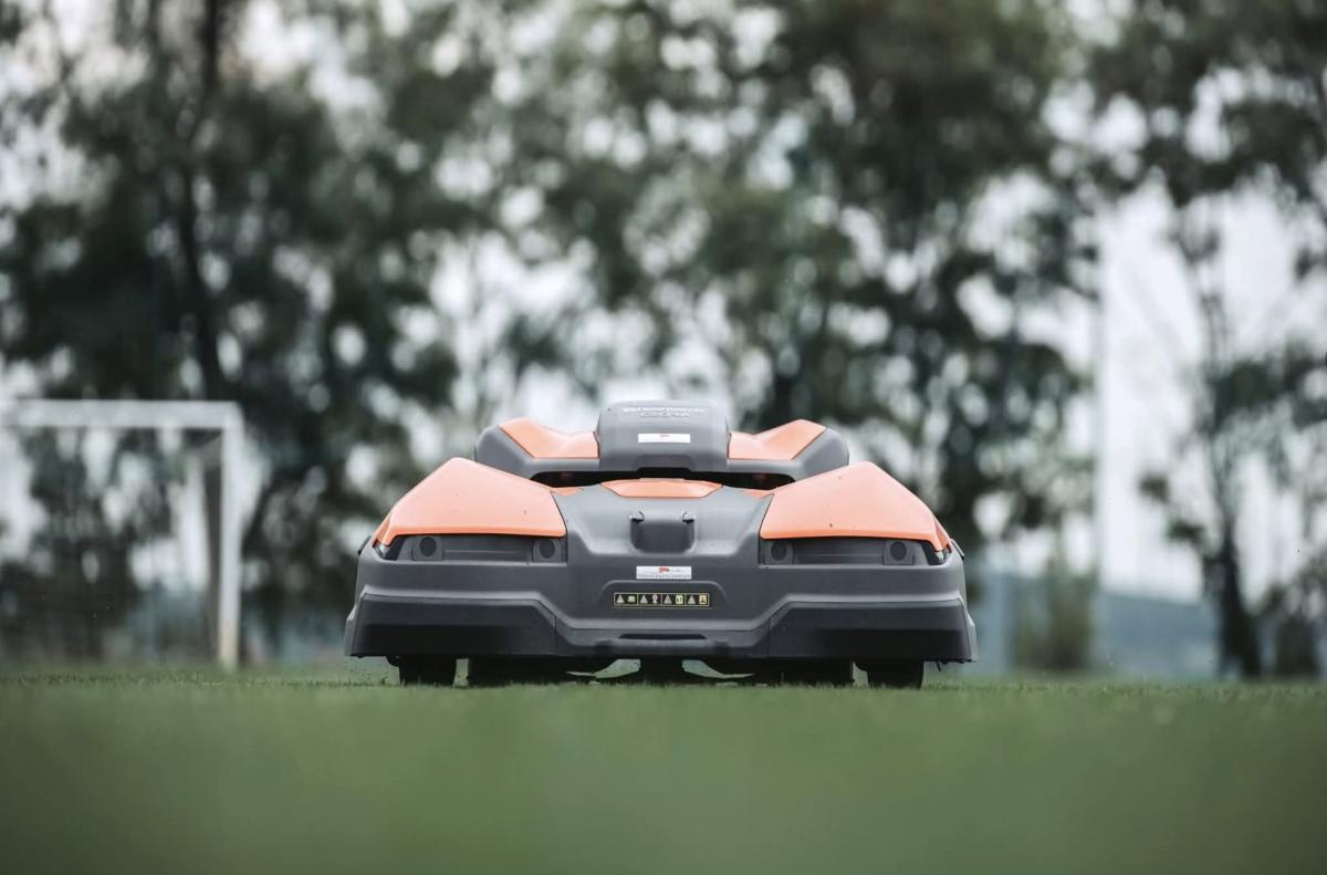 Mennyit spórolhatunk egy sportpályán a robottechnológiával? Előnézeti kép