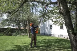 120iTK4 akkumulátoros magassági ágvágó (akkuval és töltővel) 2.Kép